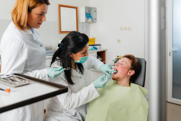 Best Cracked Tooth Emergency Dentist  in Oak Ridge North, TX
